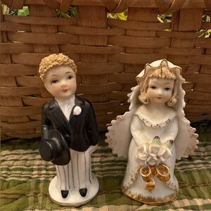 Vintage Bride and Groom Figurines Cake Toppers Wedding Bridal Supplies Adorable!